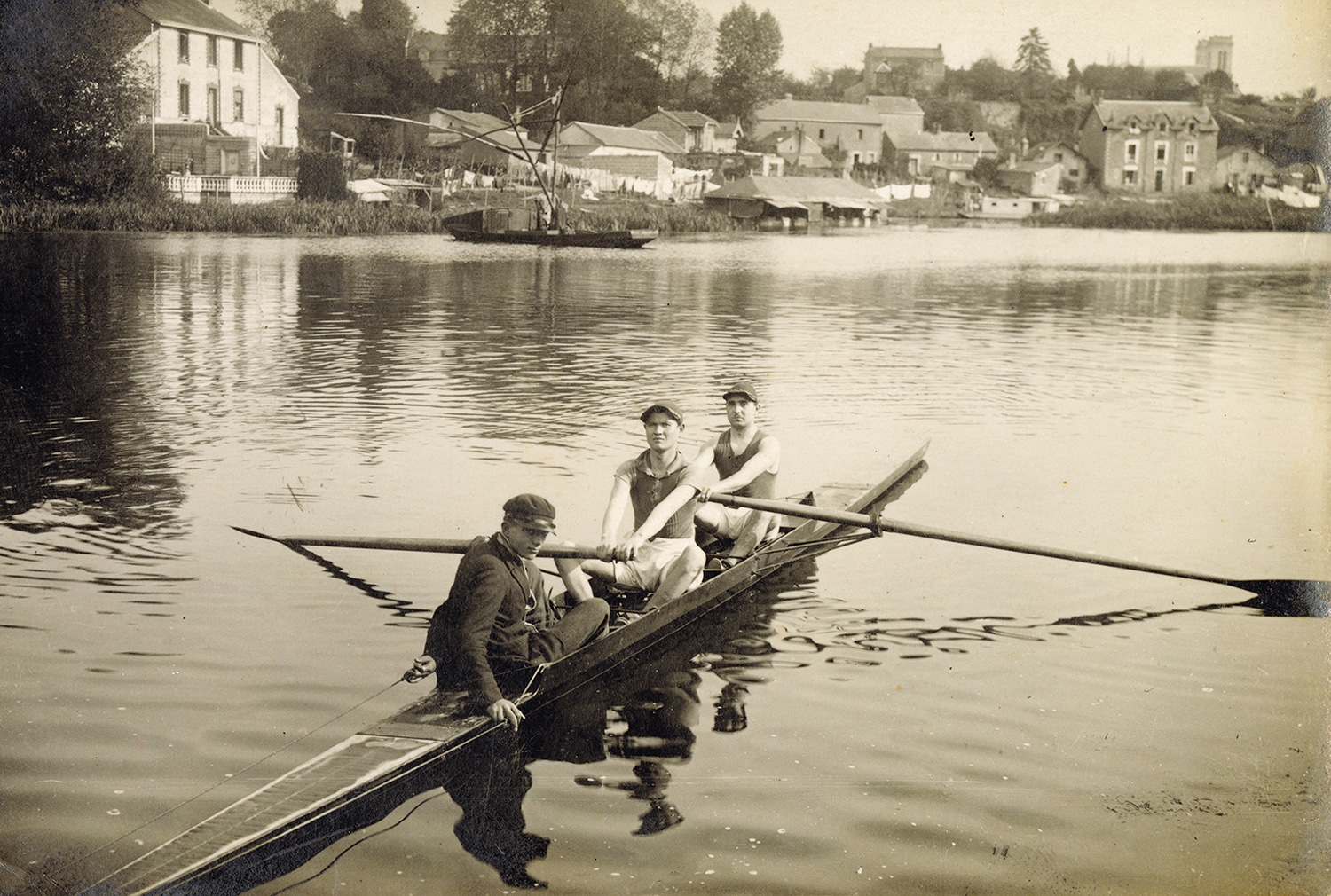 Aviron sous le pont de la Tortière (début 20e siècle) (c) Archives de Nantes